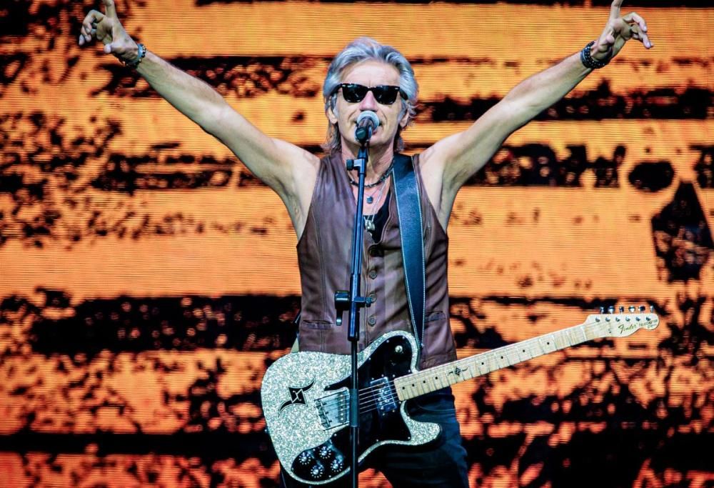Ligabue, in uscita il 25 agosto la nuova “Una canzone senza tempo”