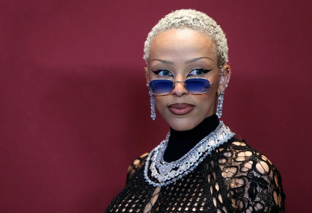 Doja Cat annuncia l’uscita dell’album “Scarlet”: la copertina