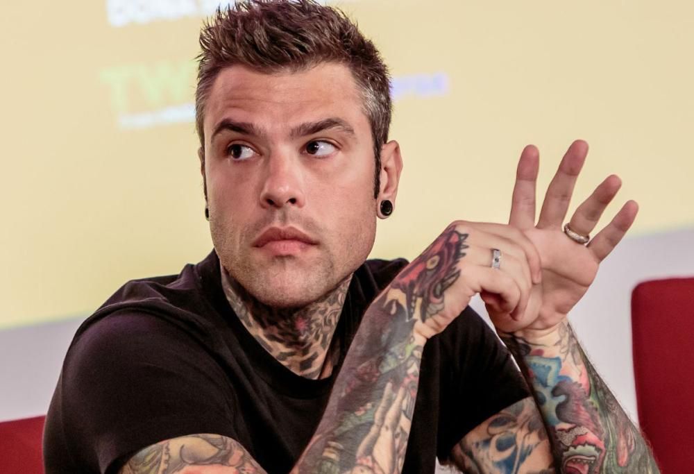 Fedez parte da solo per Miami, Vittoria preoccupata: “Poi torni?”