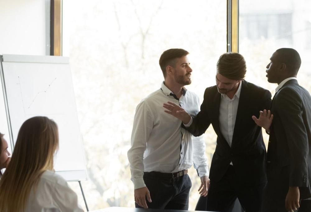 Come affrontare un collega tossico a lavoro: alcuni consigli