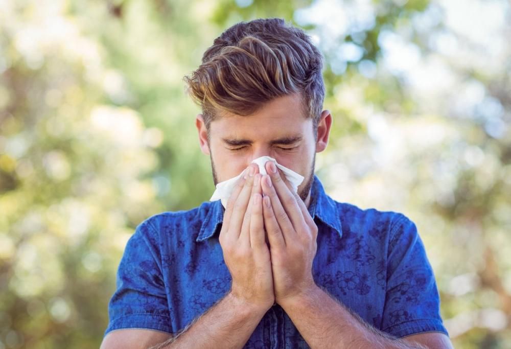 Relazione in crisi, la causa? Il fidanzato è allergico al suo corpo