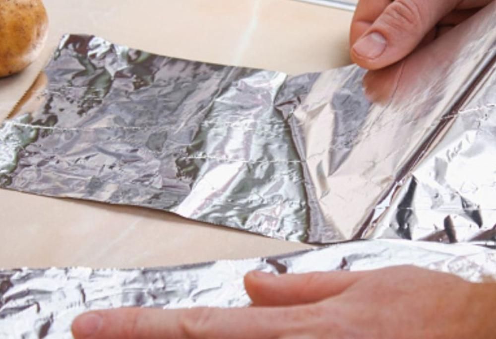 Carta stagnola: quale lato usare per conservare gli alimenti?