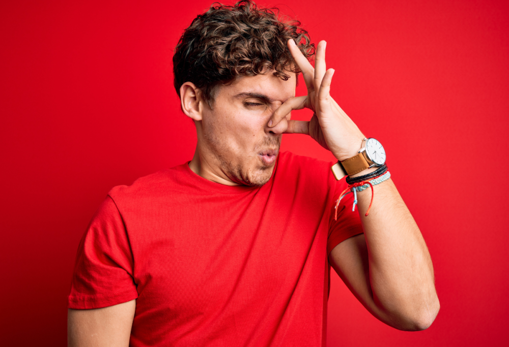 Adolescenza e odori: il mix sorprendente di capra, urina e formaggio