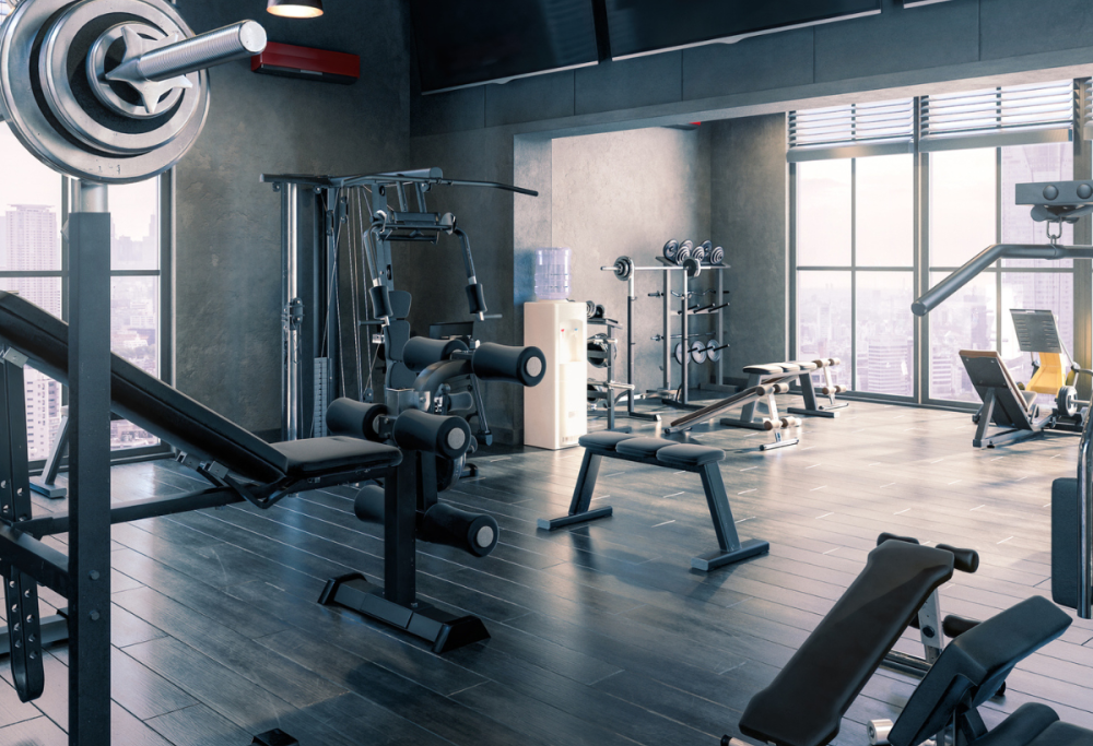 Personal trainer si rifiuta di pulire il bagno: licenziato