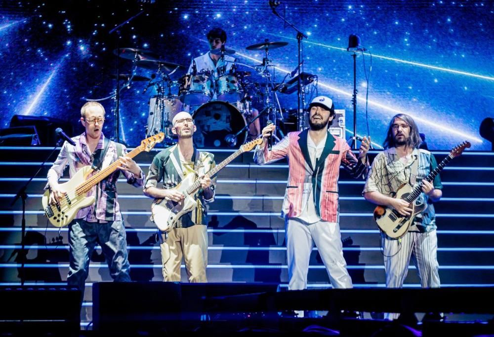 I Pinguini Tattici Nucleari annunciano un tour negli stadi per il 2025