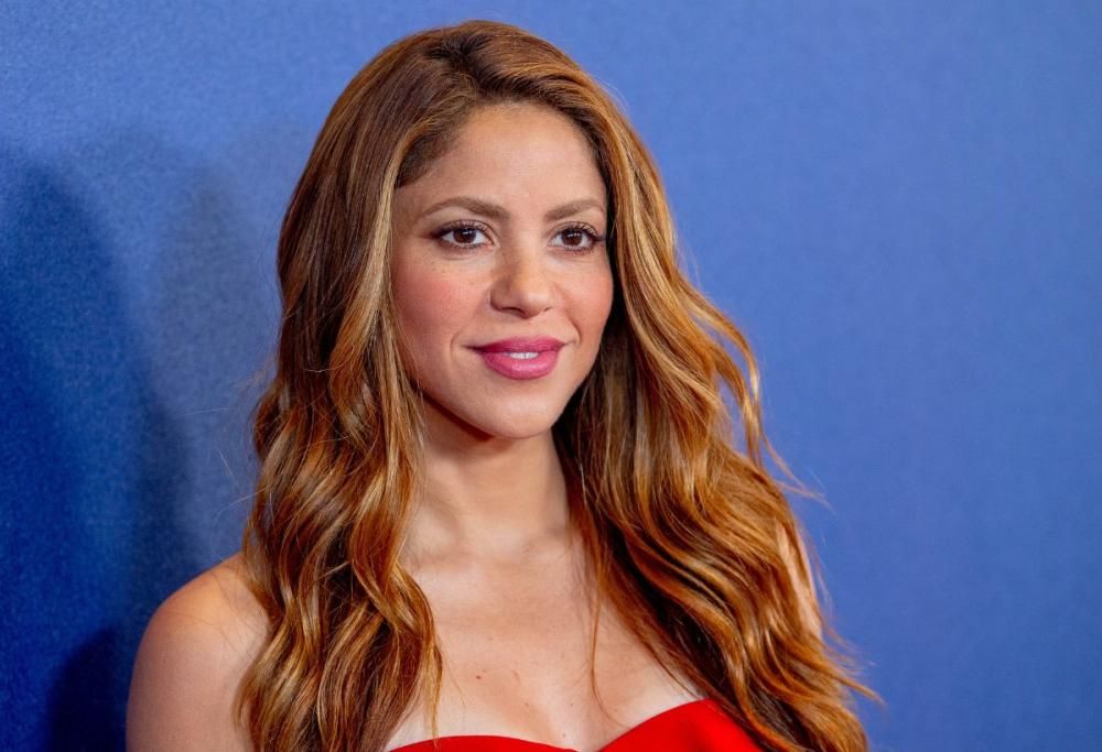 Shakira: fan “spia” sotto la gonna, la reazione di lei è virale