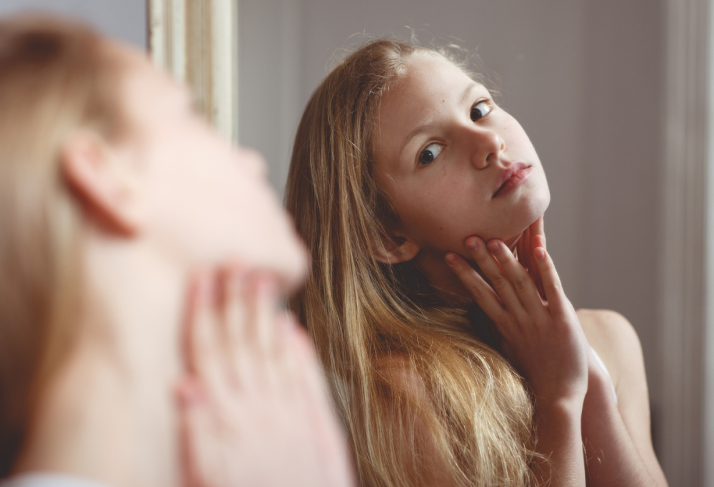 Narcisismo può diminuire con età, ma mai del tutto: lo studio