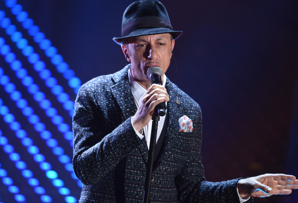 Neffa, dai successi del passato al ritorno a Sanremo 2025