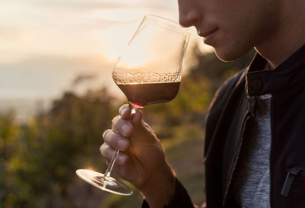 Quanti bicchieri di vino possiamo bere al giorno senza problemi?