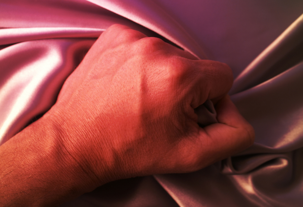 “Sono autosexual e il mio riflesso è il mio partner”: la storia