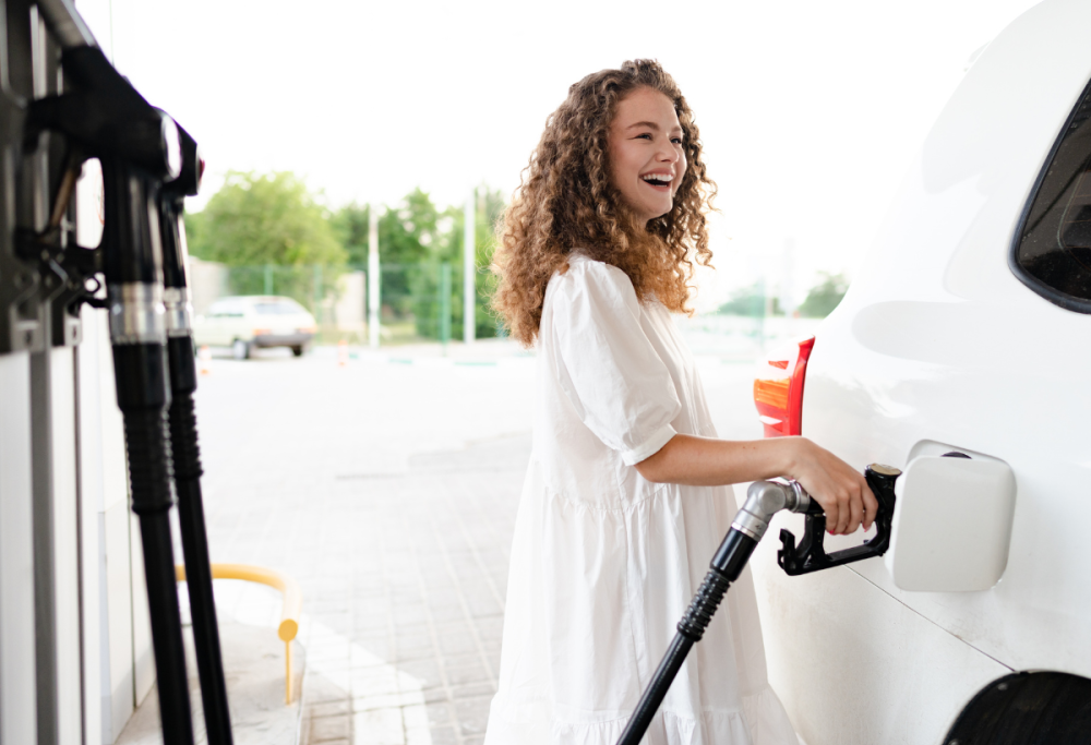 Cellulare alla pompa di benzina? Ecco perché è un errore grave