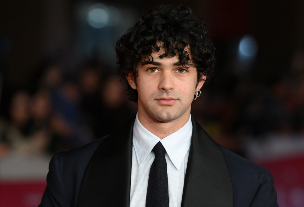 “Je so pazzo”, Caiazzo sarà Pino Daniele: dovrà ingrassare 20 kg