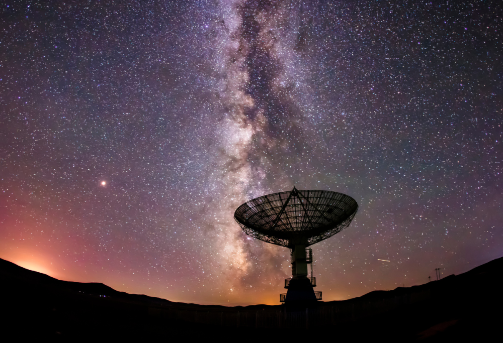 Misteriosi segnali radio da una galassia lontana: la scoperta