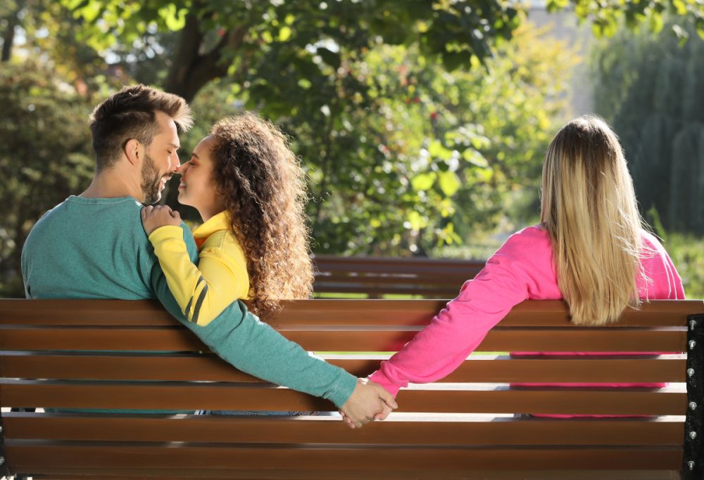 “Mi pagano per scoprire tradimenti”: cedono prima di quanto pensi