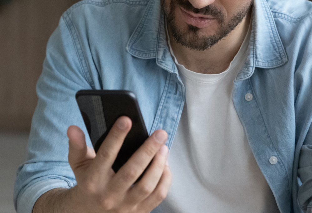 “Non aprire questa foto”: la nuova truffa su WhatsApp che ruba dati