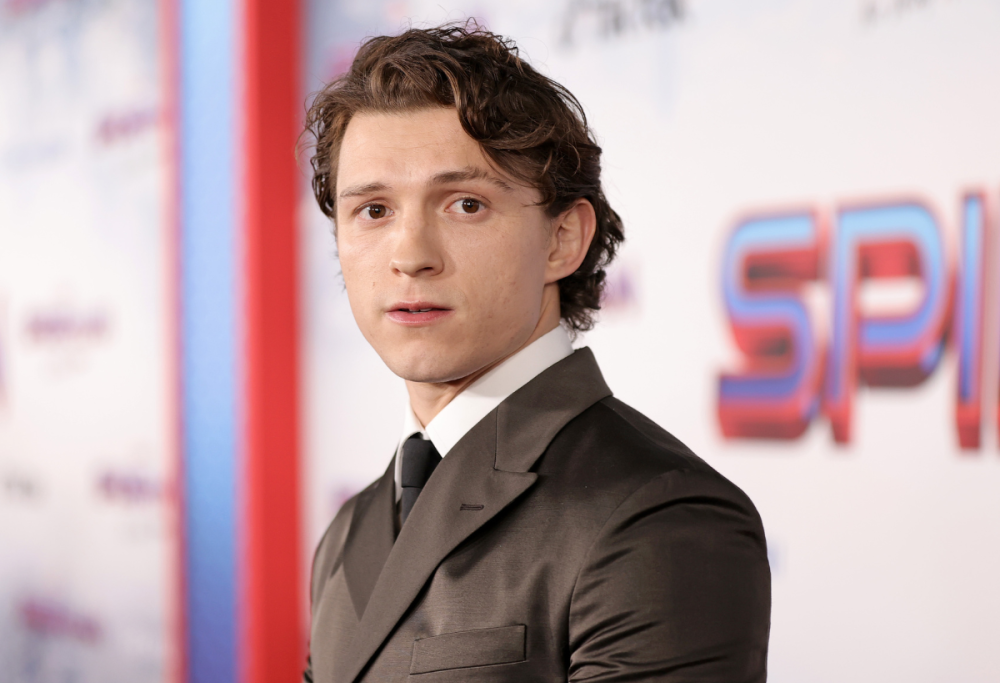 Tom Holland, incidente sul set allarma i fan: le sue condizioni