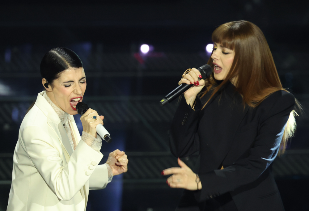 Sanremo 2025, Giorgia e Annalisa incantano l’Ariston con “Skyfall”