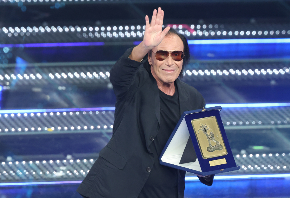 Antonello Venditti ospite a Sanremo: ovazione e premio alla carriera!