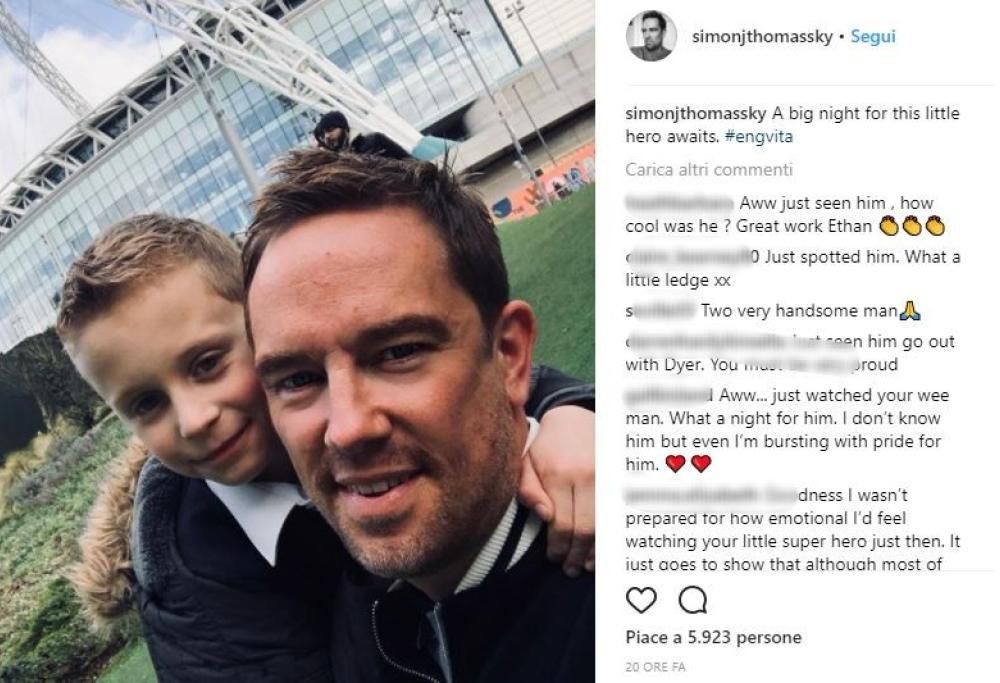 La storia del piccolo Ethan in campo con la Nazionale commuove l’Inghilterra