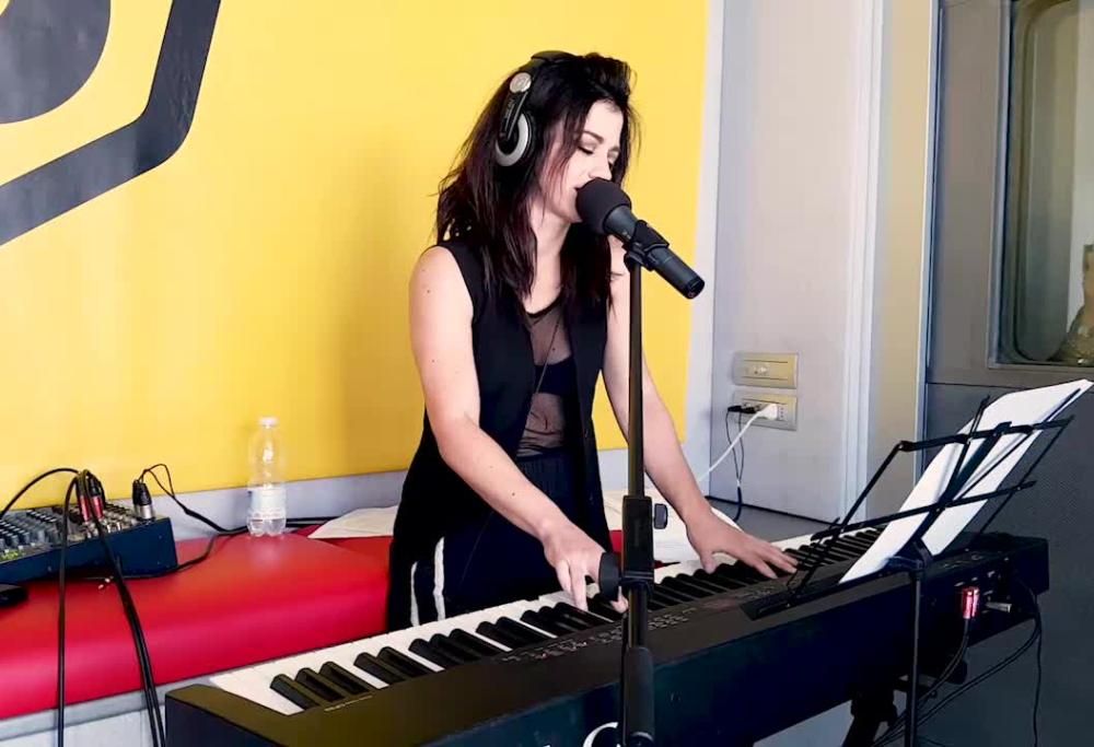 105 Take Away, Dolcenera canta i Nirvana: ecco “Smells Like Teen Spirit”(piano version)