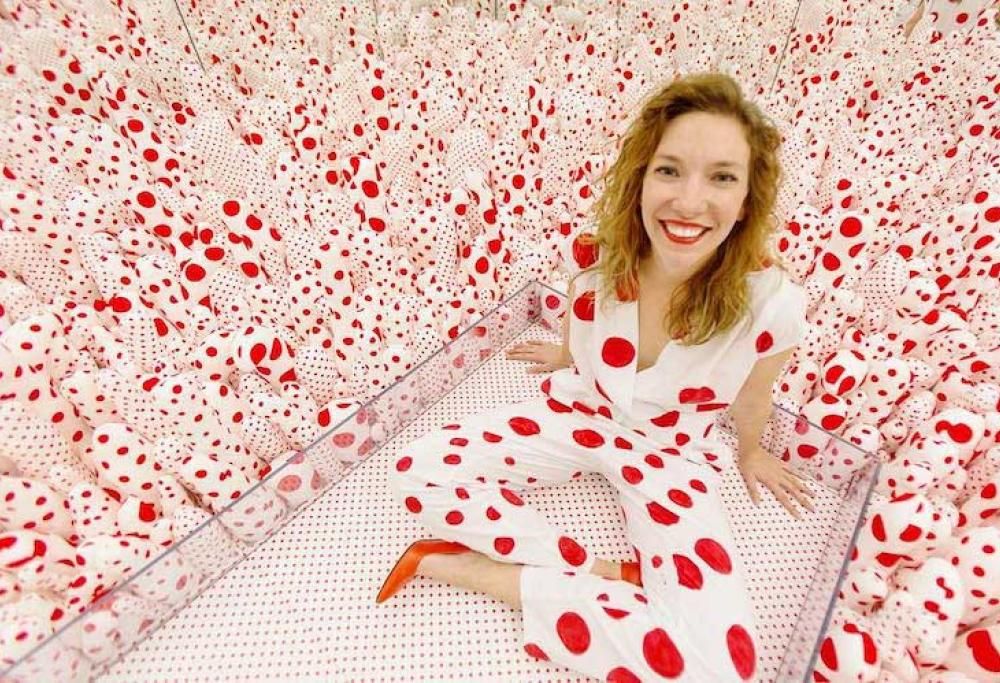 Ariel Adkins: la donna che “indossa” le opere d’arte