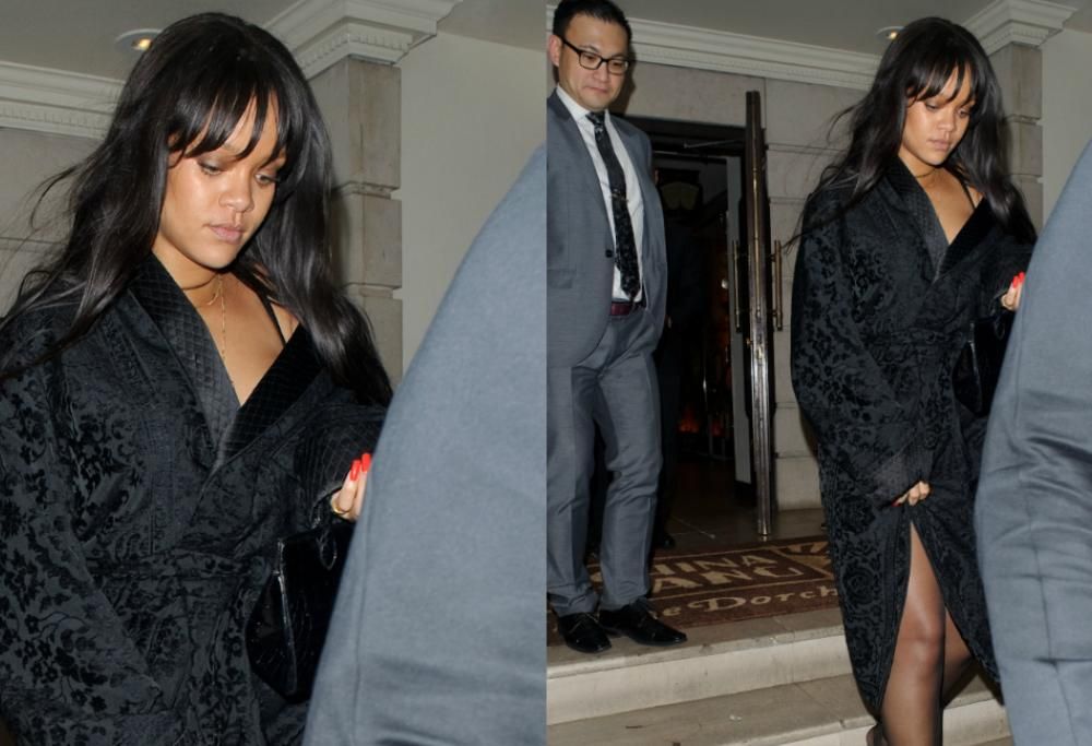 Rihanna a cena indossando (solo) una vestaglia da uomo. Guarda le foto