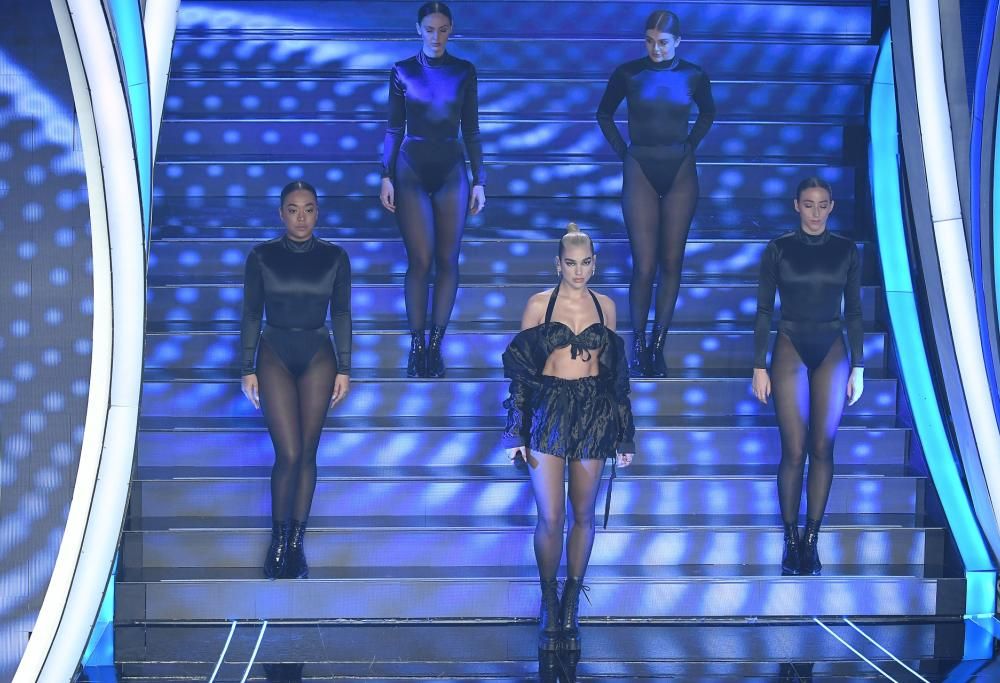 Ecco i look di conduttori, ospiti e concorrenti della quarta serata di Sanremo 2020!