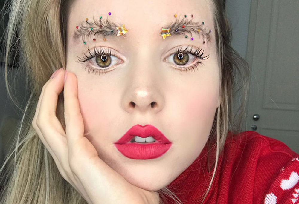 Le sopracciglia natalizie sono la moda di quest’anno
