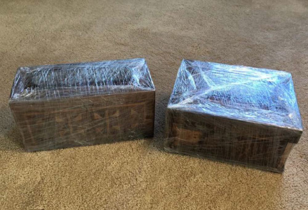 Aprono le scatole misteriose del bisnonno rapinatore di banche ed ecco cosa trovano