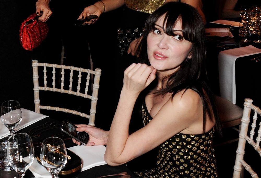 Lutto nel mondo della moda: è morta Annabelle Neilson, modella e migliore amica di Kate Moss