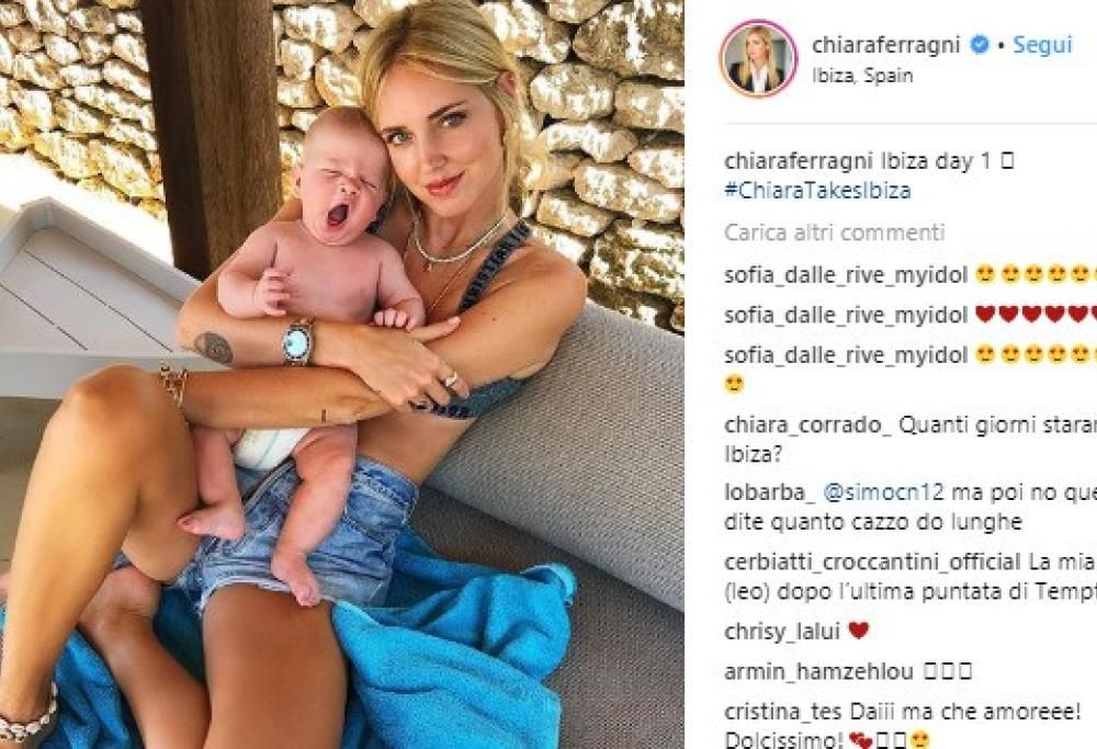 Chiara Ferragni sullo stop all’allattamento naturale: “Non ci si annulla per i figli”