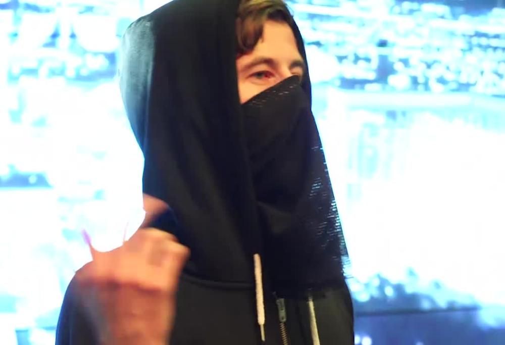 Il top dj mascherato Alan Walker live alla Milan Games Week!