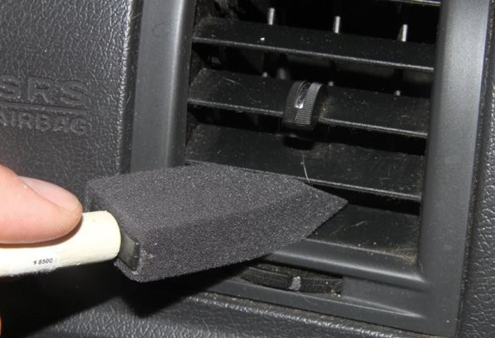 10 trucchi per pulire perfettamente l’auto