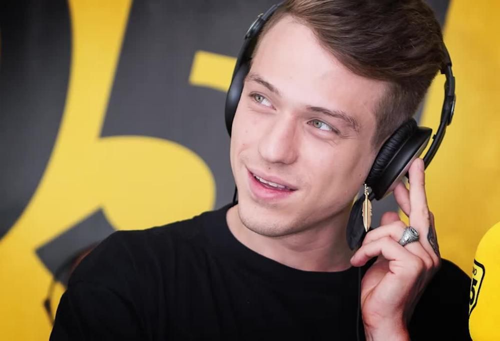 Irama a 105 Take Away: “Ecco la prima canzone di cui mi sono innamorato”