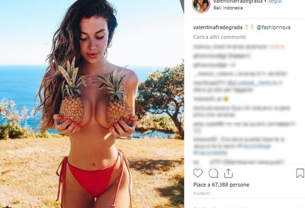 Topless e ananas, l’ultimo trend su Instagram