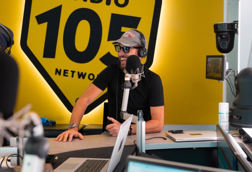 Enrico Papi in qualità di giudice a San Jimmy 2024