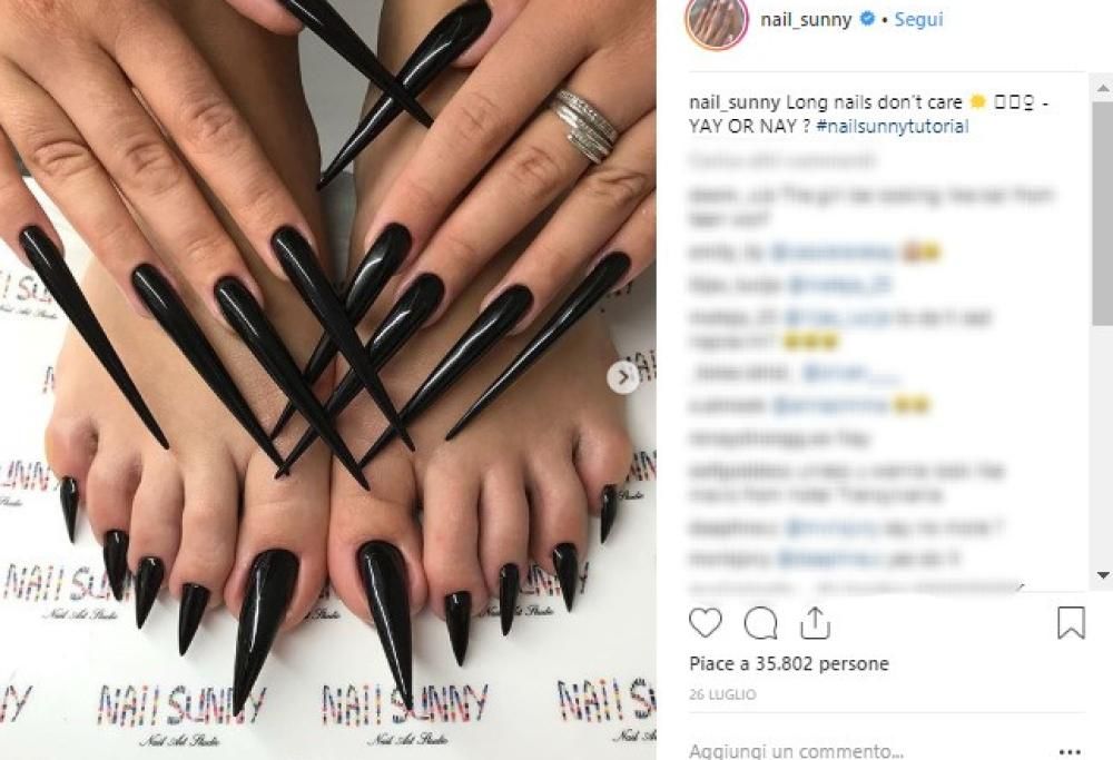 Unghie lunghe sui piedi: il nuovo bizzarro trend beauty