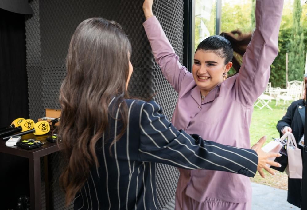 Maria Tomba ci fa divertire (ma anche riflettere) con “Goodbye (voglio good vibes)”