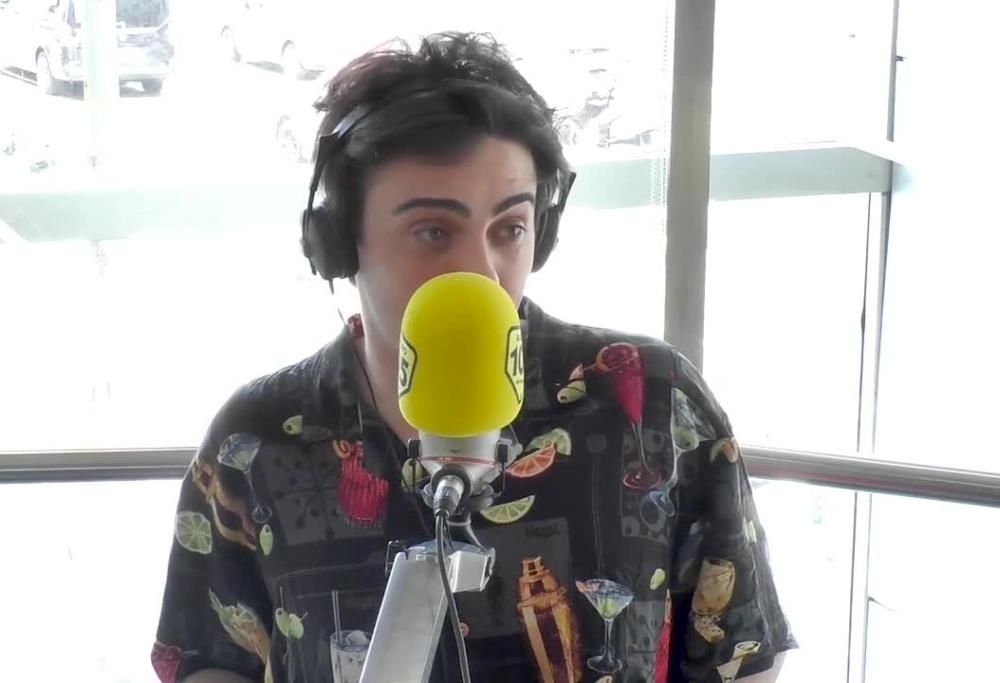 Michele Bravi saluta 105 Take Away cantando “Il Diario Degli Errori”