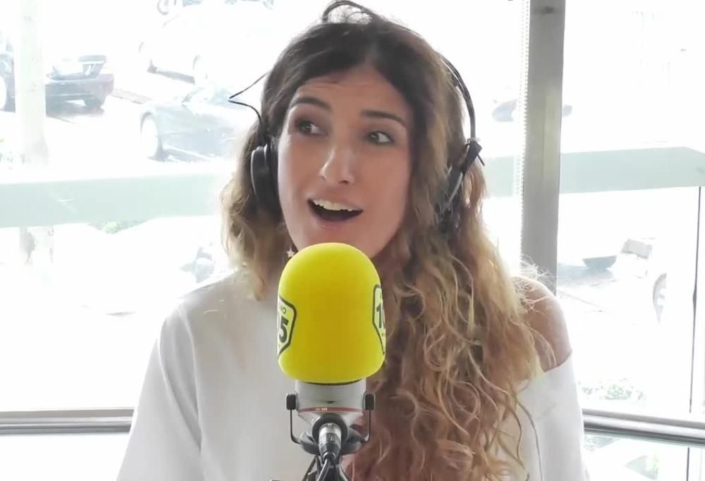 La Iena Nina Palmieri canta con 105 Take Away
