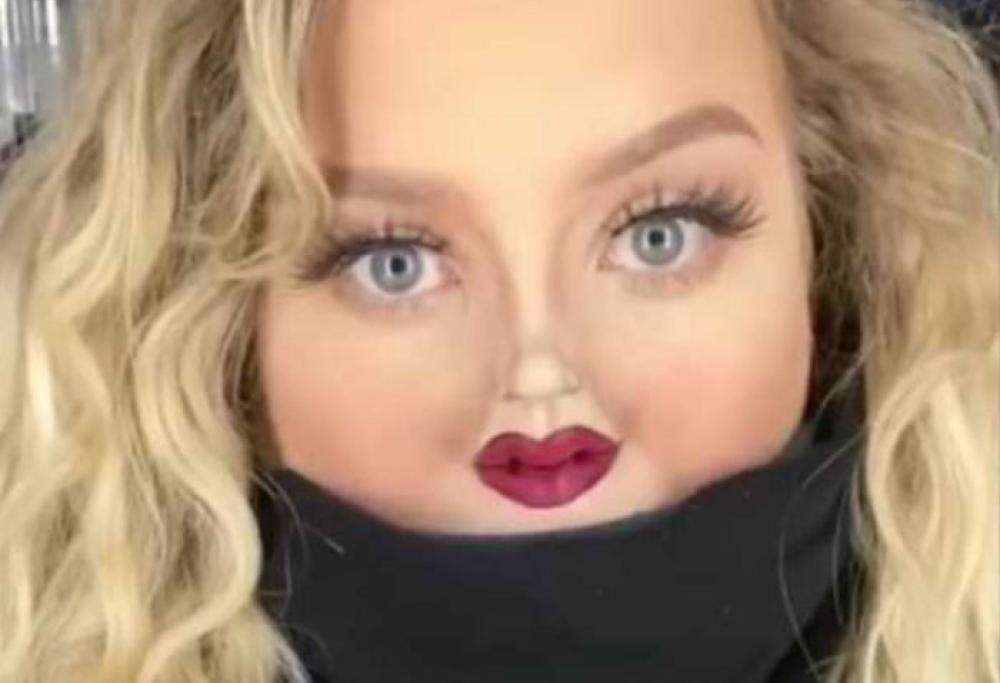 La challenge per creare un viso minuscolo truccando partendo dal naso