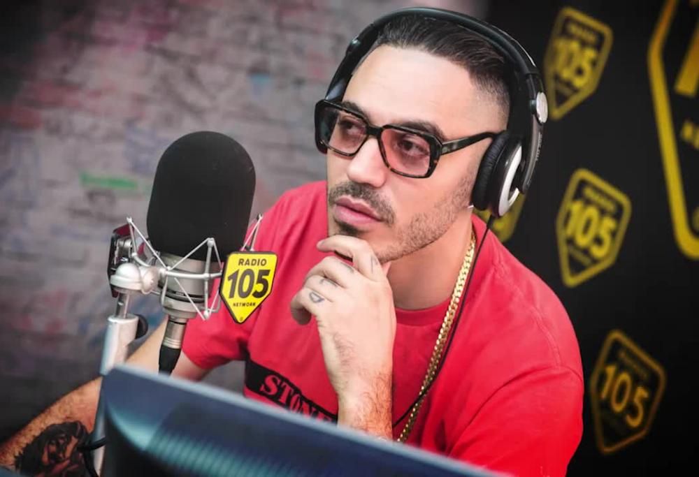 Marracash festeggia i 10 anni dall’esordio a 105 Mi Casa: “Una bella occasione per tirare le somme su molte cose”