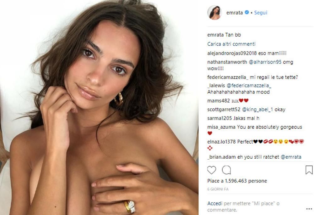 Emily Ratajkowski svela il suo anello di fidanzamento con un bollente topless