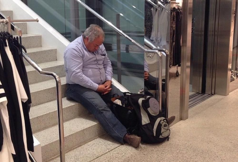 Quando l’uomo accompagna la donna a fare shopping…