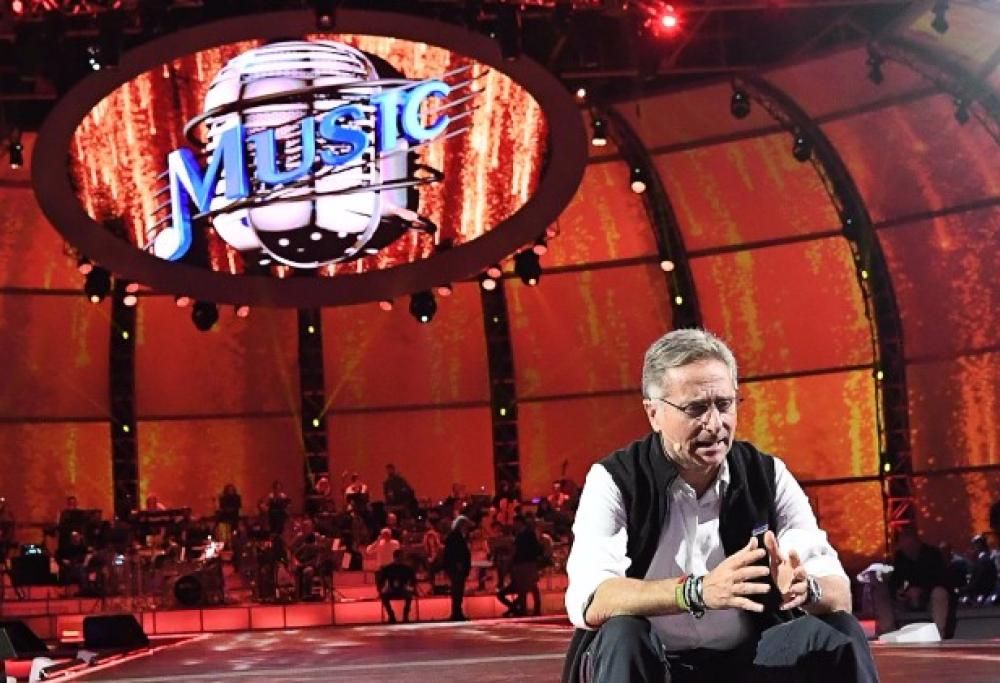 “MUSIC”, il viaggio di Paolo Bonolis nel mondo della musica