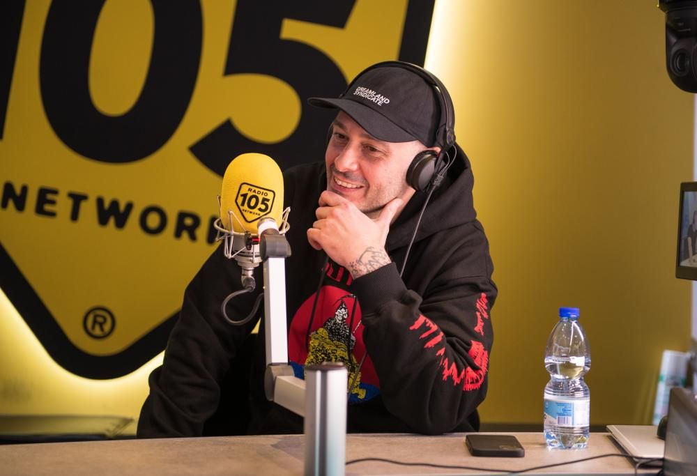 Guarda le foto di Fabri Fibra a 105 Mi Casa!