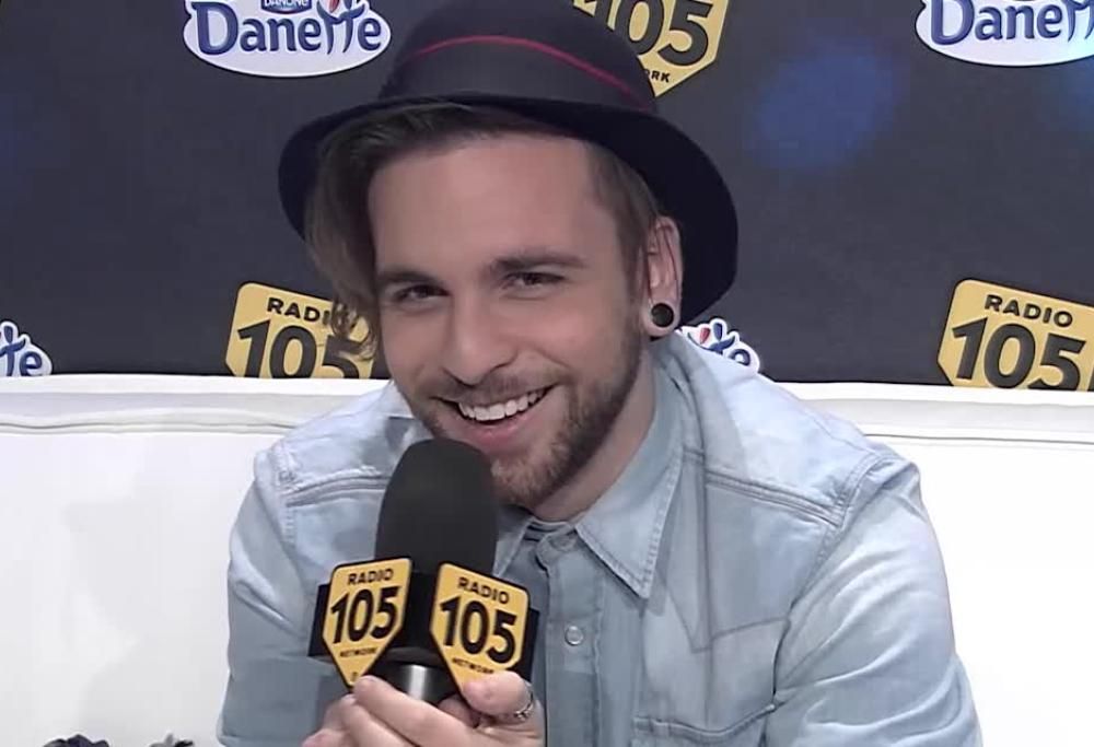 Alessio Bernabei a 105 Mi Casa: “Tifo per Patti Pravo”