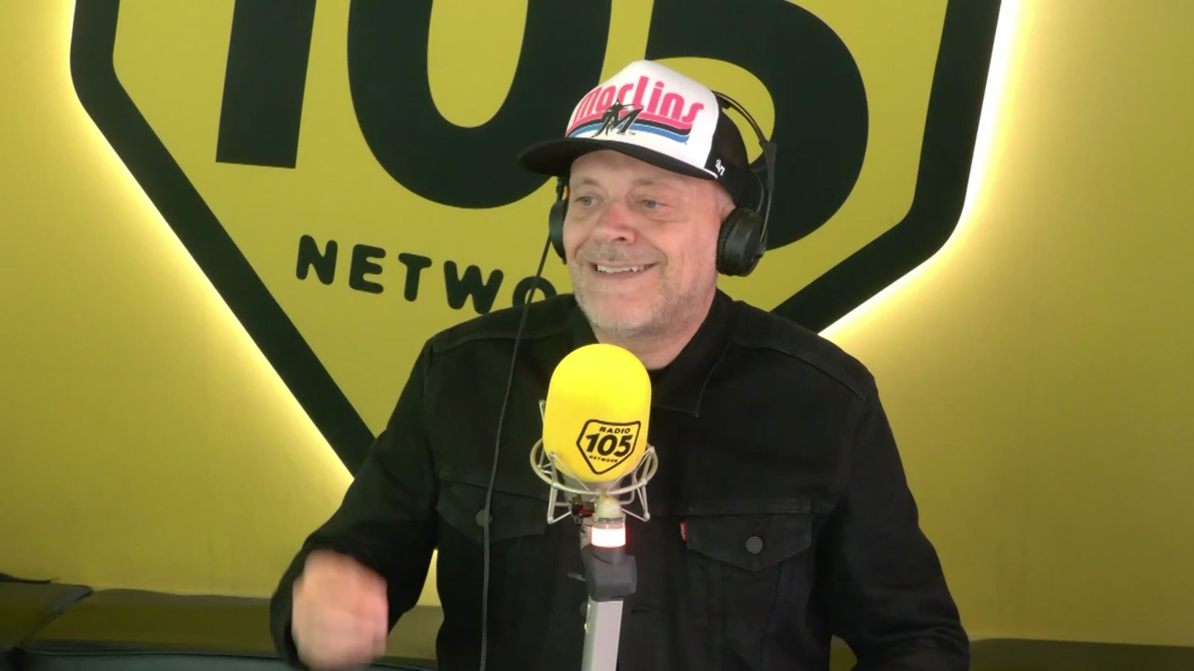 Max Pezzali, dopo 4 anni, torna con il nuovo singolo “Discoteche abbandonate”