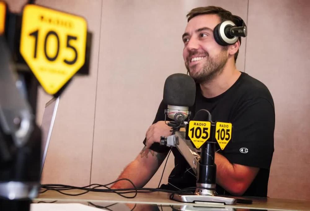 Coez a 105 Mi Casa: “Il successo dell’album? Merito dei falò sulla spiaggia”