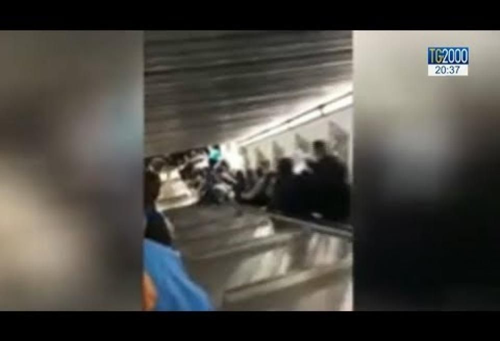 Il video dell’istante in cui crolla la scala mobile della Metro Repubblica